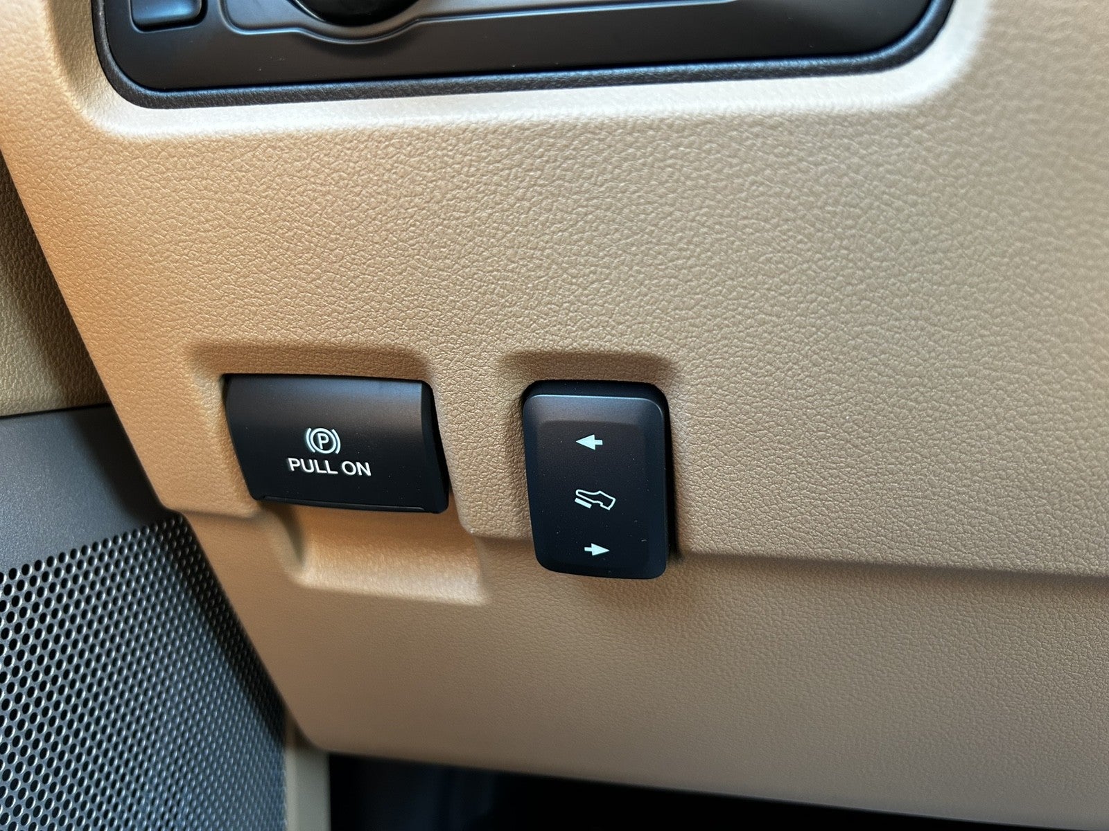 2026 Ford Super Duty F-450 DRW F-450® Lariat®