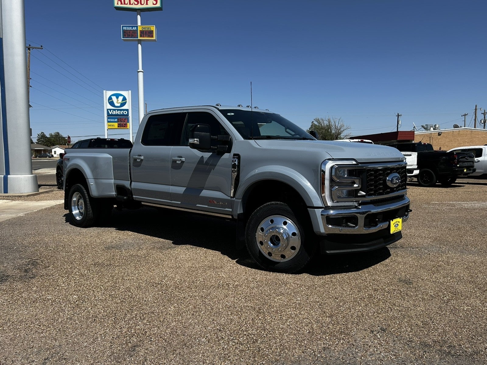 2026 Ford Super Duty F-450 DRW F-450® Lariat®