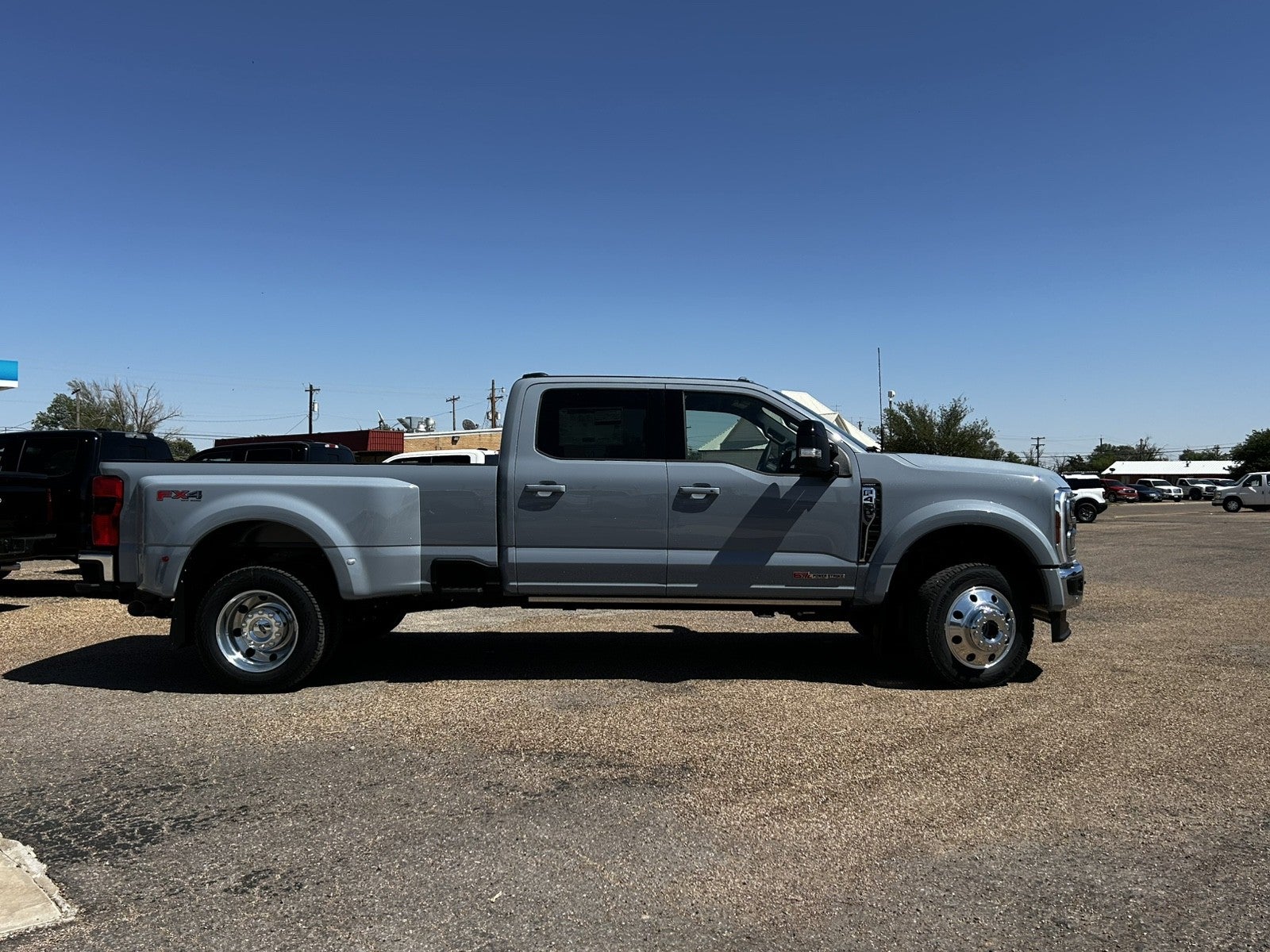 2026 Ford Super Duty F-450 DRW F-450® Lariat®