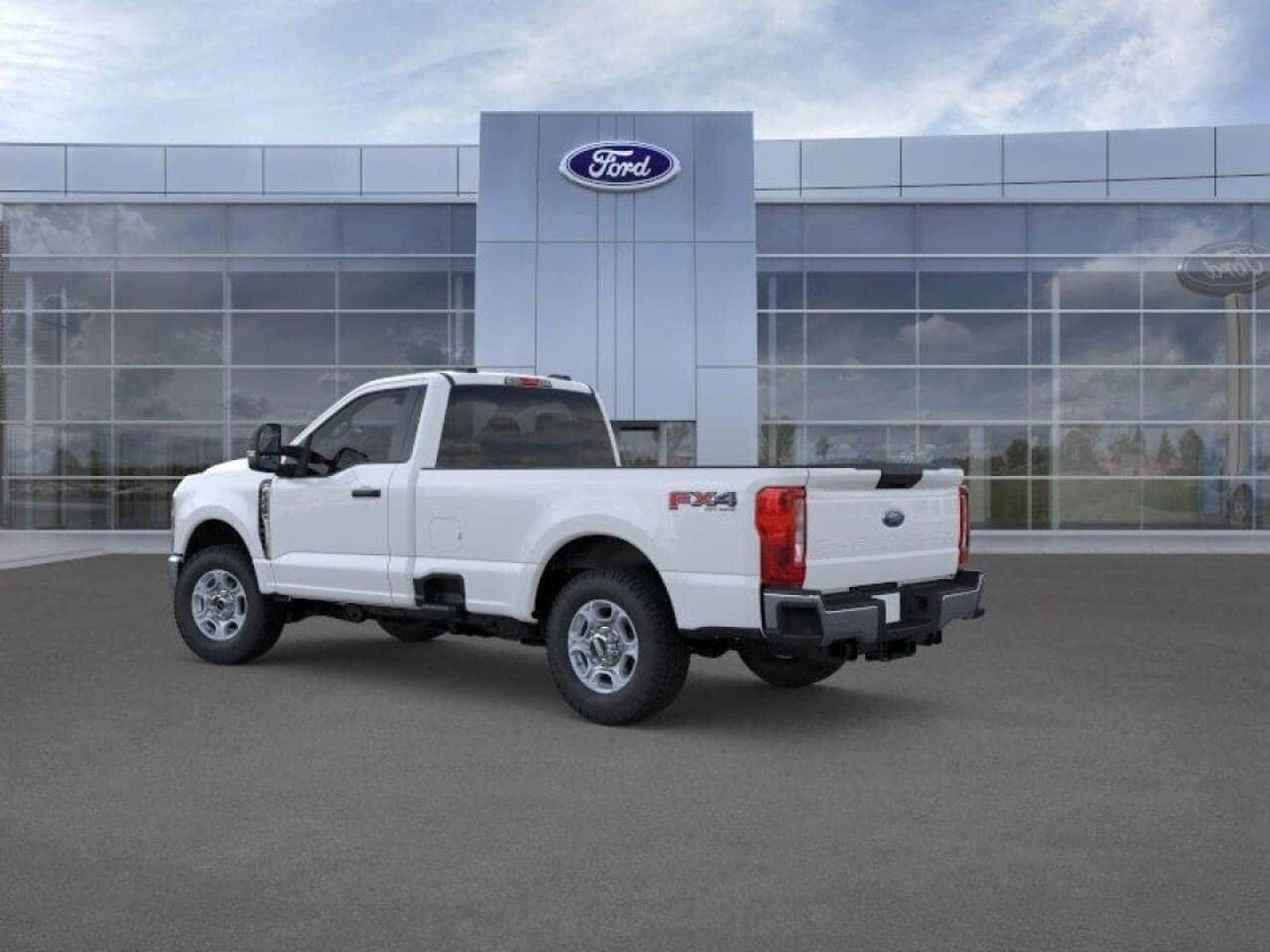 2026 Ford Super Duty F-350 SRW F-350® XLT